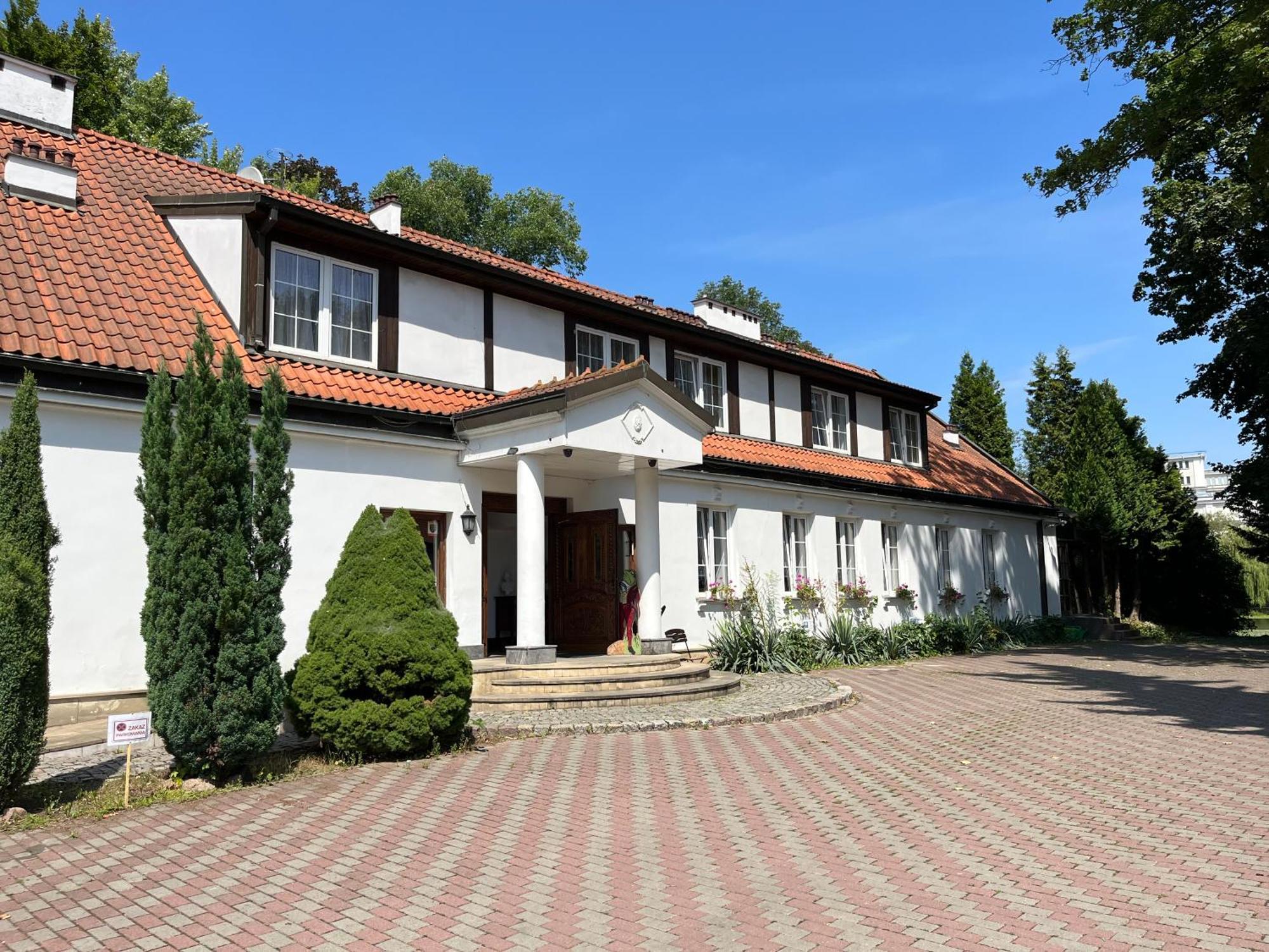Dedek Park - Historyczny Dworek W Pieknym Parku Skaryszewskim Obok Stadionu Narodowego Varsóvia Exterior foto