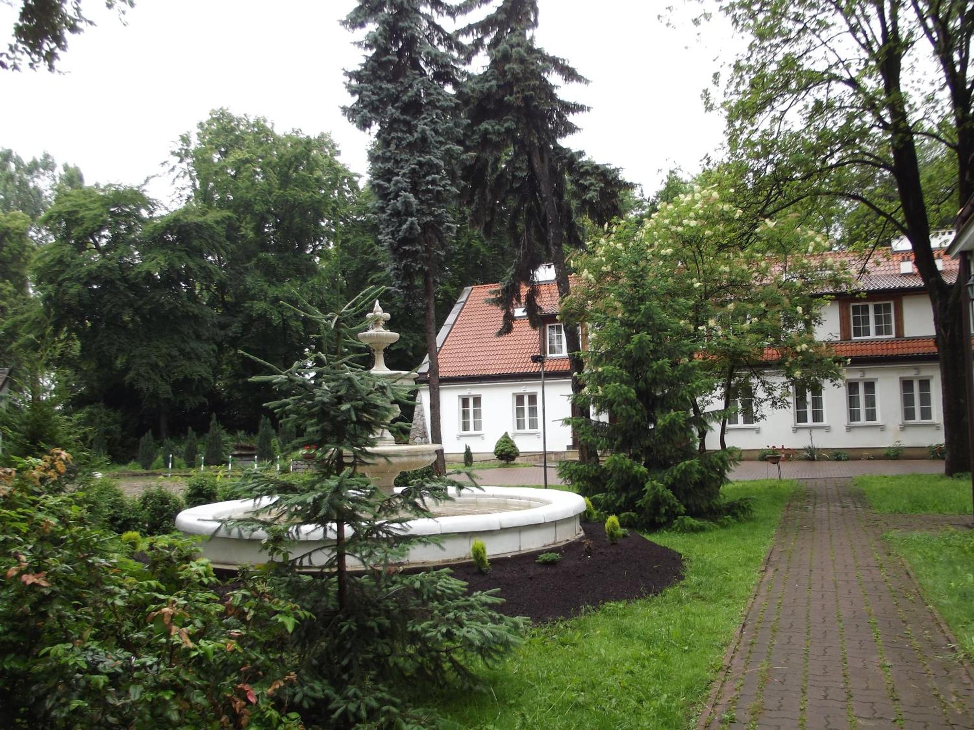 Dedek Park - Historyczny Dworek W Pieknym Parku Skaryszewskim Obok Stadionu Narodowego Varsóvia Exterior foto