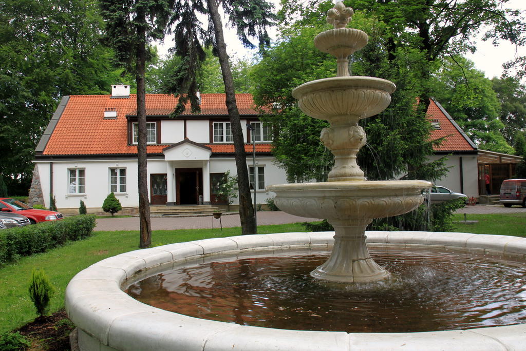 Dedek Park - Historyczny Dworek W Pieknym Parku Skaryszewskim Obok Stadionu Narodowego Varsóvia Exterior foto