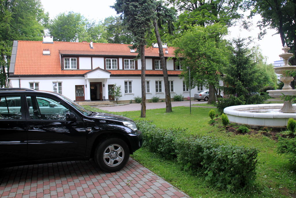 Dedek Park - Historyczny Dworek W Pieknym Parku Skaryszewskim Obok Stadionu Narodowego Varsóvia Exterior foto